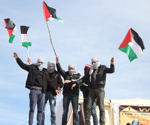 في الذكرى الـ100 لوعد بلفور.. فلسطينيون ينظمون احتجاجات أمام سفارة بريطانيا فى "تل أبيب"