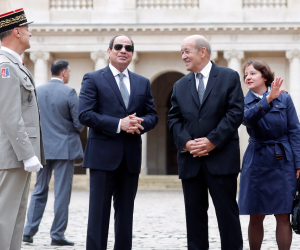 خلال زيارته إلى باريس.. الرئيس السيسي يلتقى وزير المالية الفرنسى