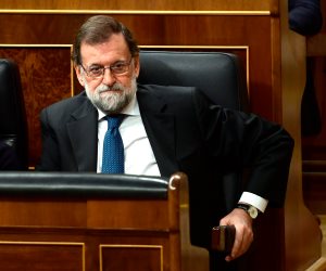رئيس الوزراء الإسبانى يدعو الى جلسة طارئة للحكومة