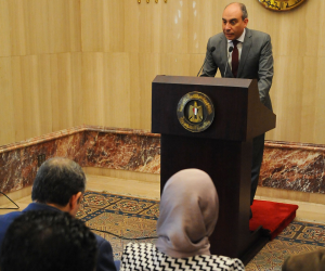 السفير علاء يوسف يقدم أوراق اعتماده إلى مدير عام المقر الأوروبي للمنظمة الدولية