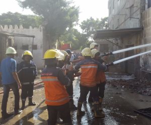 الحماية المدنية تحاول إطفاء حريق مصنع الكيماويات في الإسكندرية (فيديو وصور)