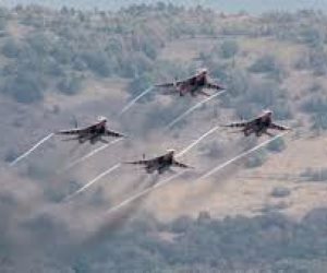 الطيران الإسرائيليى يخترق الأجواء اللبنانية ويشن غارات على الأراضى السورية