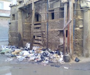 آثار رشيد تغرق فى القمامة.. والإهمال يفقد المدينة طابعها التاريخى (صور)