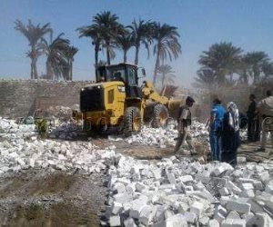 إزالة التعديات على أرض ملك للدولة بـ"الكينج بحري" غرب الإسكندرية (صور)
