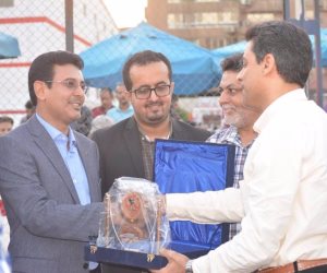 حسين السيد يهدي السفير اليمني درع الزمالك