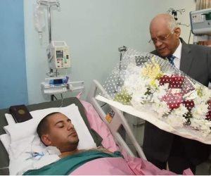 رئيس مجلس النواب يزور النقيب محمد الحايس بمستشفى الجلاء العسكري (صور)