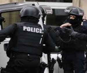 العمال ينقلبون على ماكرون.. انفجار قنبلة في متظاهر باشتباكات مع شرطة فرنسا