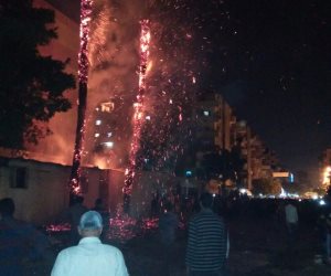 كردون أمني بمحيط قسم شرطة محرم بك في الإسكندرية بعد اندلاع حريق (صور)