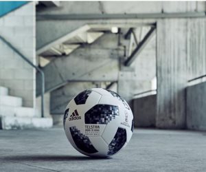 كرة جديدة يطرحها الفيفا في مباريات الـ16 بكأس العالم.. تعرف على مواصفاتها
