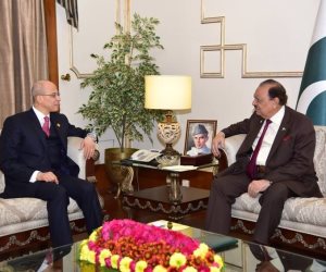 السفير المصري في إسلام آباد يقدم أوراق اعتماده للرئيس الباكستاني