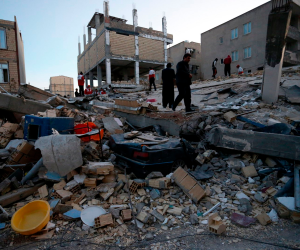 إعلان الحداد في إيران بعد ارتفاع ضحايا الزلزال لـ339 قتيلا و2530 مصابا