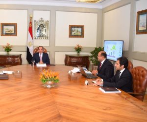 السيسي يبحث "تنمية إقليم غرب مصر" مع رئيس الوزراء ومحافظ مطروح