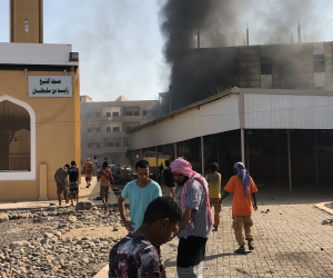 الوكالة الفرنسية: محاصرة مقر الحكومة اليمنية بالقصر الرئاسي في عدن