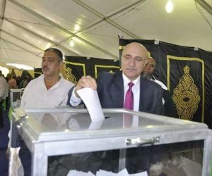 نجل سيد متولي يدلي بصوته في انتخابات المصري (صور)