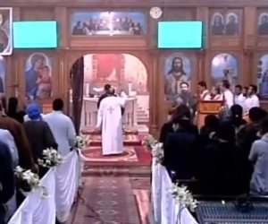 الكنيسة تقيم قداس الأربعين للقمص سمعان شحاتة "صور"
