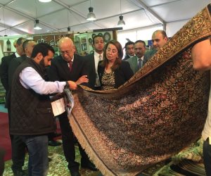 رئيس الوزراء ووزيرة التضامن يزوران جناح الغارمين بمعرض الأهرام للصناعات اليدوية (صور)
