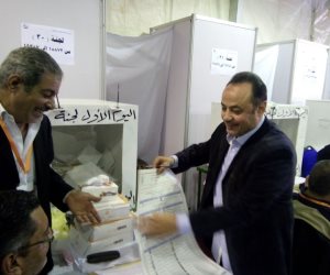 طارق يحيى يدلي بصوته في انتخابات الزمالك