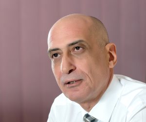 تأجيل افتتاح معرض إيهاب شاكر حداداً على أرواح الشهداء