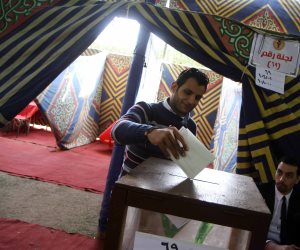 توافد أعضاء الشمس للمشاركة في الانتخابات قبل غلق باب التصويت (صور )
