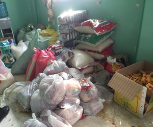 محافظة شمال تسلم عددًا من ذوي شهداء مجزرة الروضة مساعدات مالية (صور)