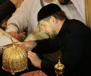 يحتفظ بخصلة من شعر النبي.. 10 معلومات عن رئيس الشيشان رمضان قاديروف