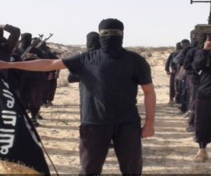 "ولاية سيناء" الإرهابي يبث فيديو قتل مواطن من قبيلة الترابين
