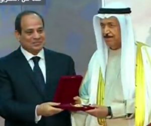 الرئيس السيسي يكرم عددا من العلماء بمنحهم وسام العلوم والفنون من الطبقة الأولى