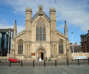 قس الكنيسة الأسقفية في اسكتلاندا يدعو للصلاة ليكون وريث عرش بريطانيا مثلي الجنس