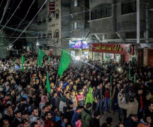 حماس تعلن عن رفضها نقل السفارة الأمريكية بمسيرة غاضبة (صور)