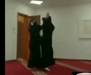 مقطع فيديو لفتاتين ترقصان في أحد المساجد يثير موجة غضب عارمة في مواقع التواصل الإجتماعي 
