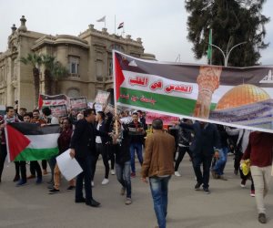 طلاب جامعة عين شمس ينظمون وقفة احتجاجا على "تهويد القدس" (صور)