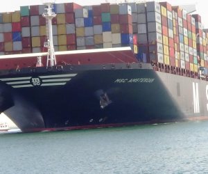 الفريق مهاب مميش: عبور 53 سفينة لقناة السويس بحمولة 3.2 مليون طن