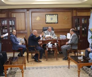 محافظ كفرالشيخ يبحث ميكنة الوحدات الحسابية والرقابة والدفع الإلكترونى مع مساعد وزير المالية