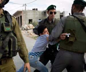 براءة مهدرة في وجه الاحتلال.. أطفال فلسطينيون يرون "لحظات الألم" بسجون إسرائيل