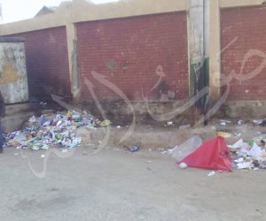 اضبط مخالفة .. القمامة تحاصر المنطقة الأزهرية ومجمع مدارس بالمنيا
