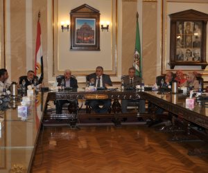 الصالون الثقافى بجامعة القاهرة  يناقش تطور الجامعة من الستينات للآن(صور)
