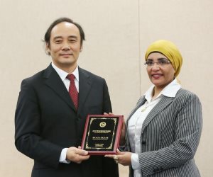 معهد كونفوشيوس يفور بجائزة «الأفضل» في تحديد مستوي «الصينية»