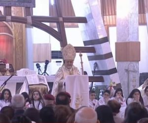 العراق ينتصر.. كنيسة بغداد تدق أجراس أول قداس للاحتفال بأعياد الميلاد (صور)  