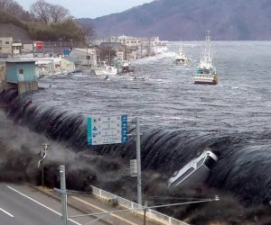 بعد سلسلة الزلازل القوية.. موجات تسونامى تصل ساحل اليابان ودعوات للإخلاء فوراً.. فيديو