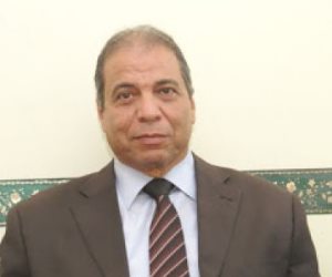 "عايزين ننجز".. رئيس لجنة بالمنيا ينهى امتحان مادة الخط قبل موعد بدايته الرسمي 