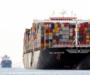  45 سفينة تعبر قناة السويس بحمولة 3.1 مليون طنا خلال 24 ساعة