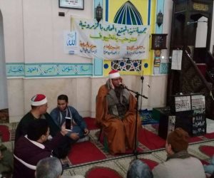 لافتة مكان القبلة تمنع المواطنين من الصلاة في مسجد بالقليوبية (صور)