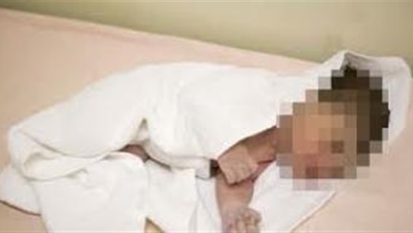 وفاة رضيعة عمرها عامين بعد نسيانها داخل سيارة 7 ساعات