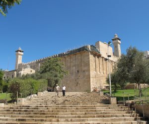 645 مرة منعت فيها إسرائيل الأذان في المسجد الإبراهيمي في 2017