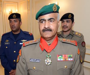 خسائر مادية وإصابات وتحطم الطائرة.. رئيس الأركان الكويتي ينجو من حادثة مفجعة (فيديو)