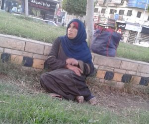 إمرأة على باب الله .. "أسماء" مسنة عاشت 10 سنوات في البرد بشوارع المنصورة (فيديو وصور)