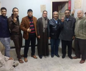 شباب الإبراهيمية بالشرقية من داخل مقر الشهر العقاري: "يحيا السيسي" (فيديو)
