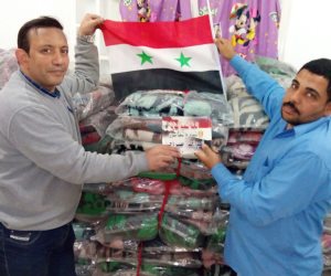  اللجنة الشعبية توزع بطاطين على السوريين بدمياط والدقهلية (صور) 