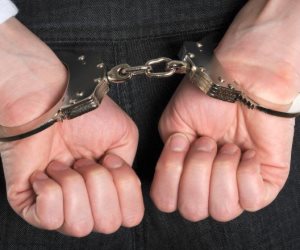 القبض على 5 أفارقة بتهمة النصب والقرصنة الإلكترونية