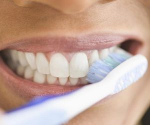 دراسة تؤكد: تنظيف الأسنان يحمي من مخاطر الإصابة بأمراض القلب والشرايين